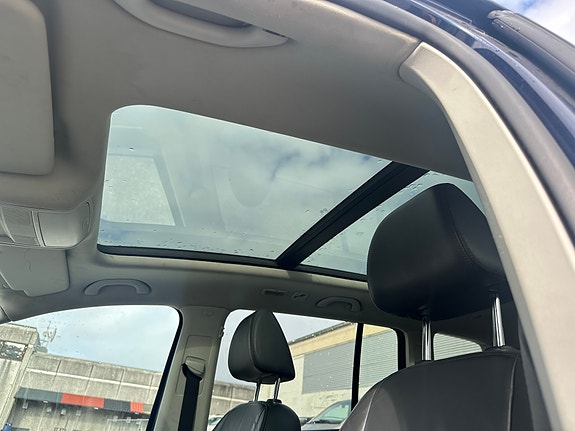 Volkswagen Touran 11 of 14