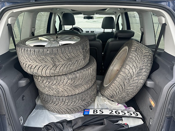Volkswagen Touran 14 of 14
