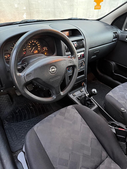 Opel Astra 9 of 15
