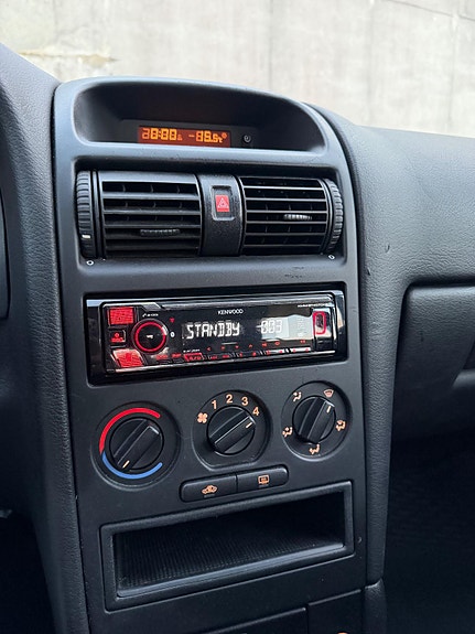 Opel Astra 14 of 15