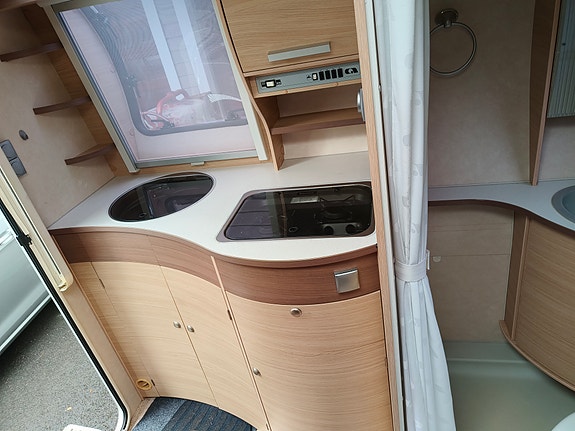 Adria Action 361 LH 4 of 11
