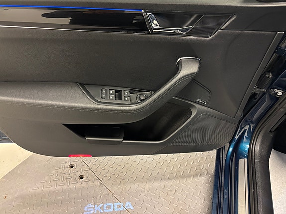 Skoda Superb 8 of 30