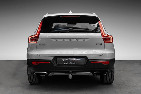 Volvo XC40 6 of 28