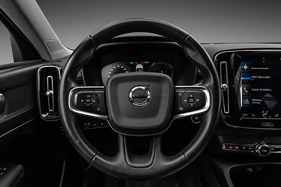 Volvo XC40 17 of 28