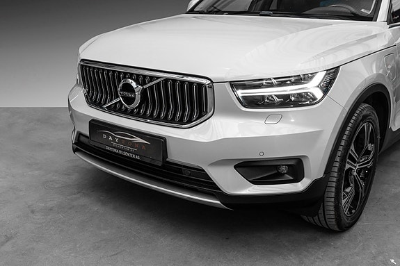 Volvo XC40 3 of 28