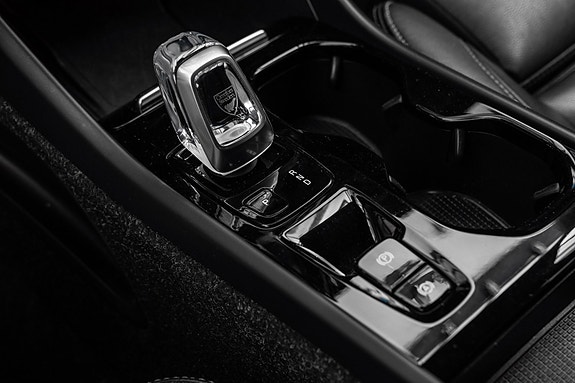 Volvo XC40 13 of 28