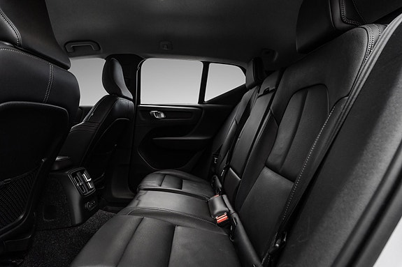 Volvo XC40 15 of 28