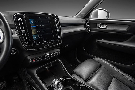 Volvo XC40 12 of 28