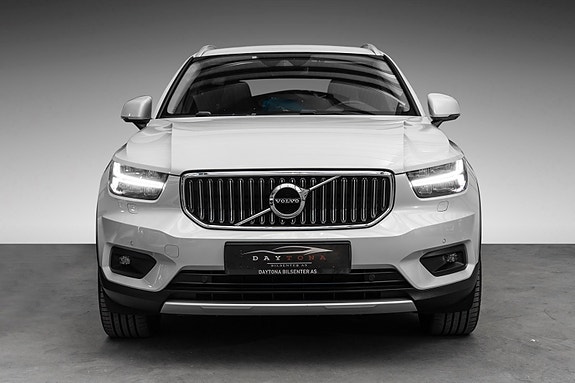 Volvo XC40 5 of 28