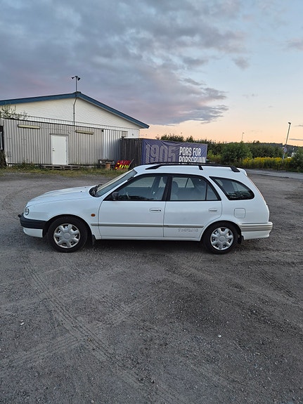Toyota Corolla 2 of 9