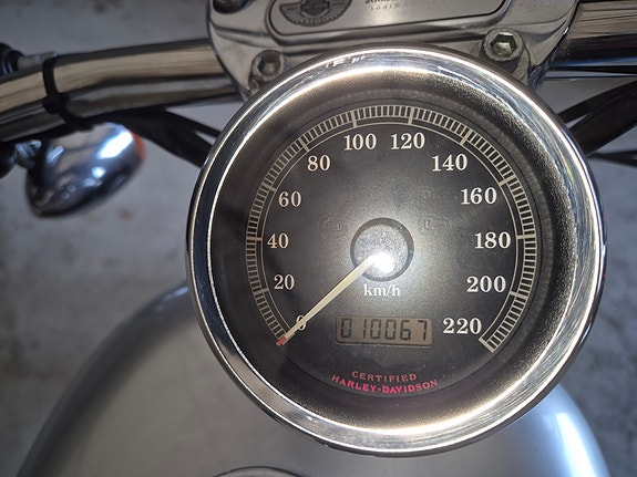 Harley-Davidson XL 883 Sportster 13 of 16
