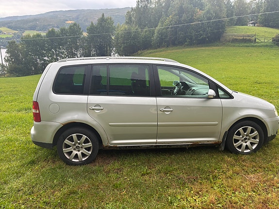 Volkswagen Touran 5 of 13