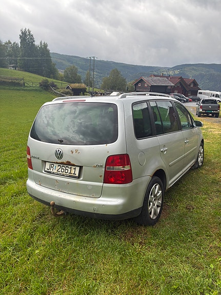Volkswagen Touran 4 of 13