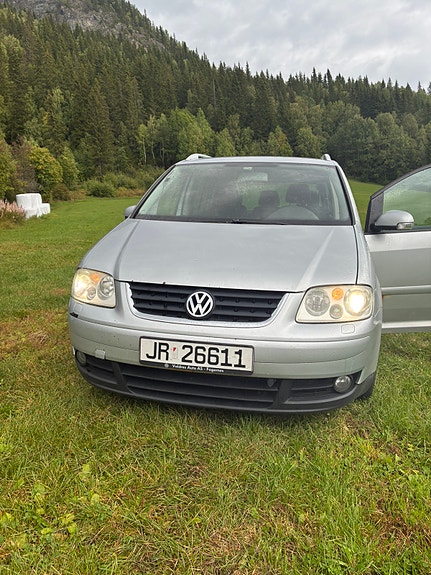 Volkswagen Touran 7 of 13