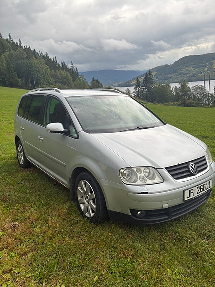 Volkswagen Touran 6 of 13