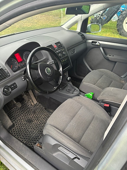 Volkswagen Touran 10 of 13