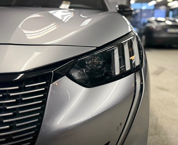 Peugeot e-208 7 of 23