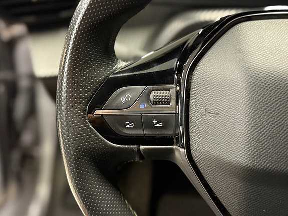 Peugeot e-208 16 of 23
