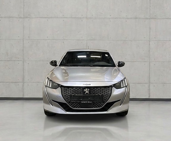 Peugeot e-208 2 of 23