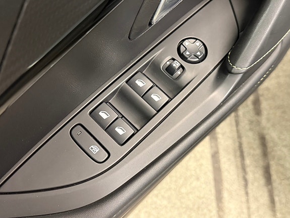 Peugeot e-208 14 of 23