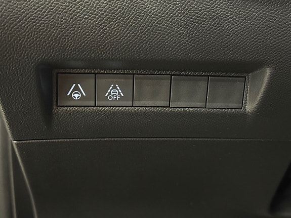 Peugeot e-208 15 of 23