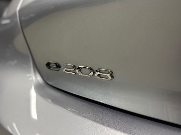 Peugeot e-208 11 of 23