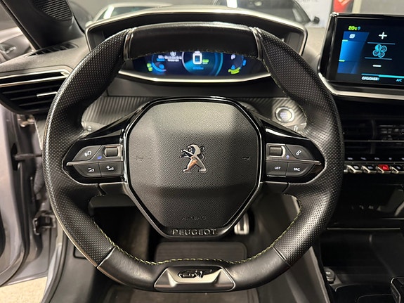 Peugeot e-208 18 of 23