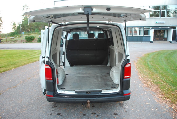 Volkswagen Transporter 10 of 16
