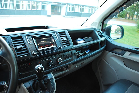 Volkswagen Transporter 9 of 16