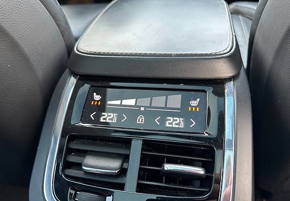 Volvo XC90 7 of 15