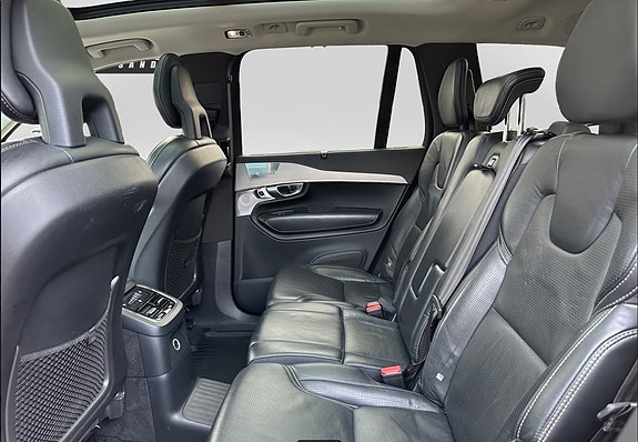 Volvo XC90 8 of 15