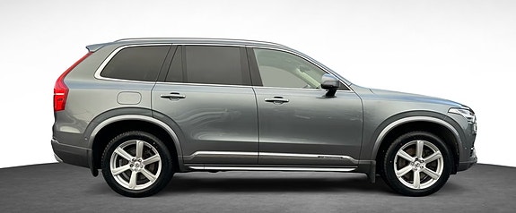 Volvo XC90 2 of 15