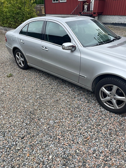 Mercedes-Benz E220 3 of 18