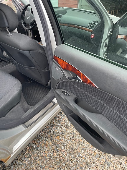 Mercedes-Benz E220 13 of 18