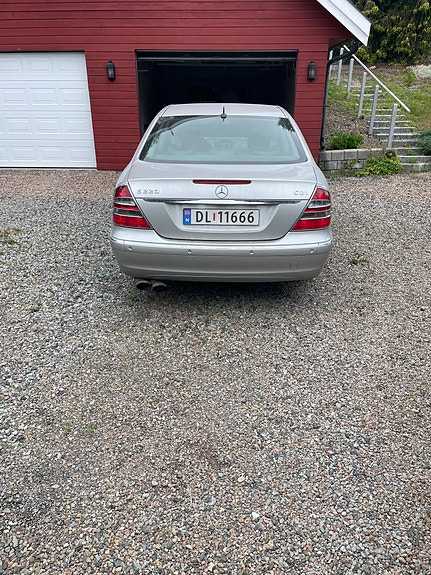 Mercedes-Benz E220 6 of 18