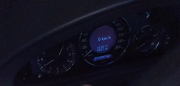 Mercedes-Benz E220 12 of 18