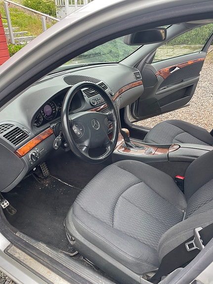 Mercedes-Benz E220 18 of 18