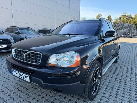 Volvo XC90 2 of 30