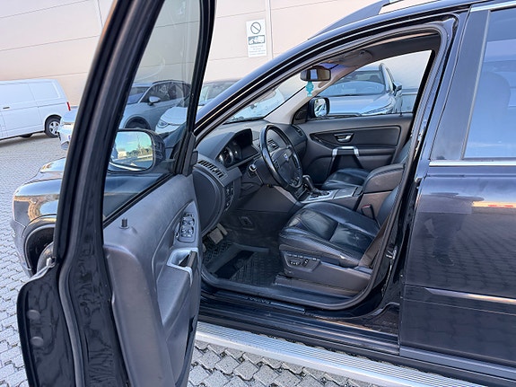 Volvo XC90 13 of 30