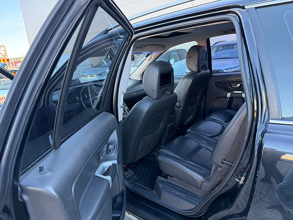 Volvo XC90 16 of 30