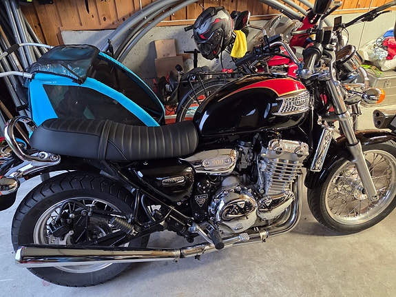 Triumph Thunderbird 900 2 of 5