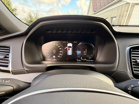 Volvo XC90 13 of 18