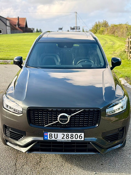 Volvo XC90 3 of 18