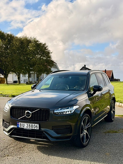 Volvo XC90 2 of 18