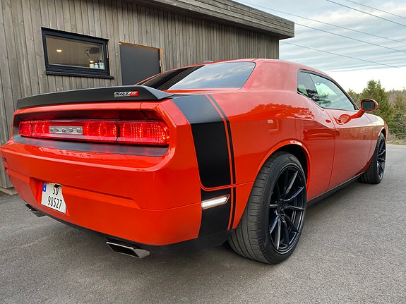 Dodge Challenger 14 of 30