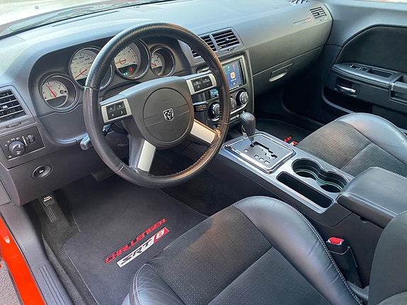 Dodge Challenger 22 of 30
