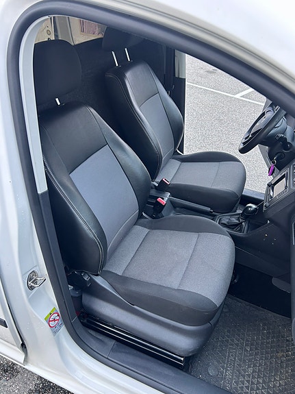 Volkswagen Caddy Maxi 16 of 26