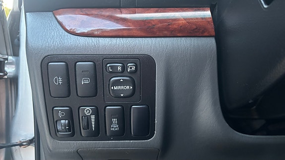 Toyota Land Cruiser 27 of 30
