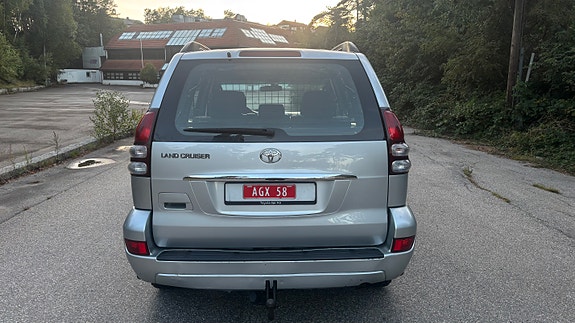 Toyota Land Cruiser 8 of 30