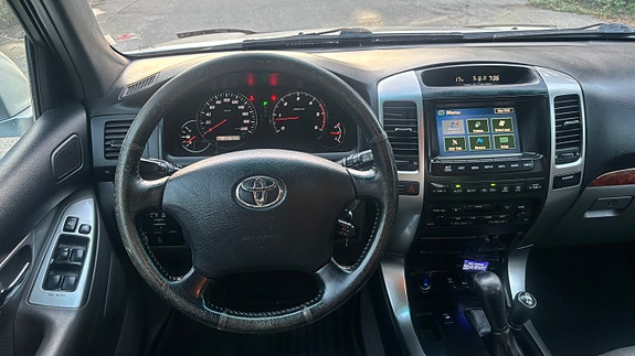 Toyota Land Cruiser 28 of 30